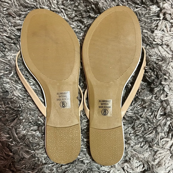 Tan and white cute sandals - Picture 4 of 4